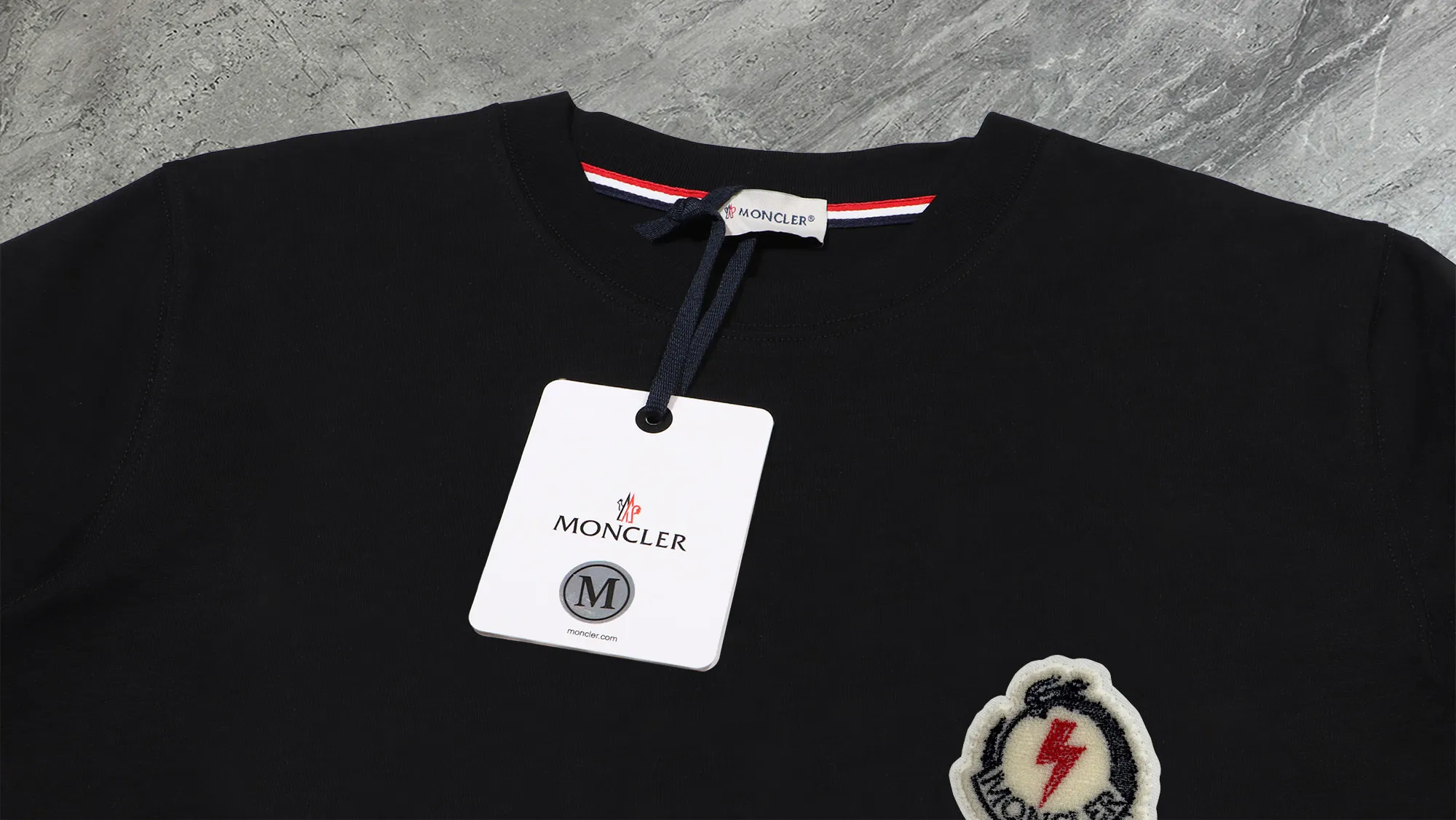 【 In Stock】 〖 𝐌𝐎𝐍𝐂𝐋𝐄𝐑~ 〗 440g ， 😎 ， ， Factory 2025 T ， ， Premium LOGO， Same Style ：Black White Size：S M L XL 2XL